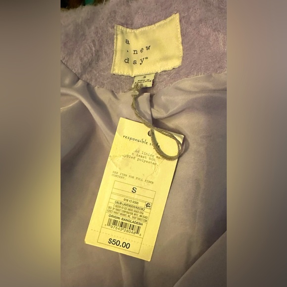 NWT Lilac colored coat in a small size but it is oversized along w/ two pockets - Picture 5 of 5